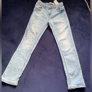 Levi’s Jeans (light blue)